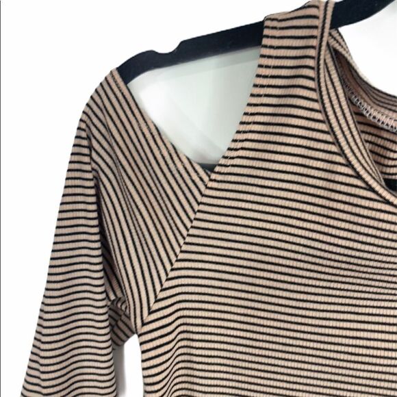 - Fab’rik Women’s Cold shoulder top size Sma… - Picture 3 of 8